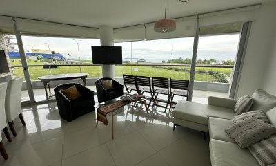 Apartamento en venta de 3 dormitorios mas dependencia ubicado en prmera linea de la Mansa , Punta del Este