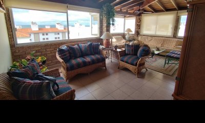 Duplex en venta de 3 dormitorios y gran barbacoa en PENÍNSULA- PUNTA DEL ESTE