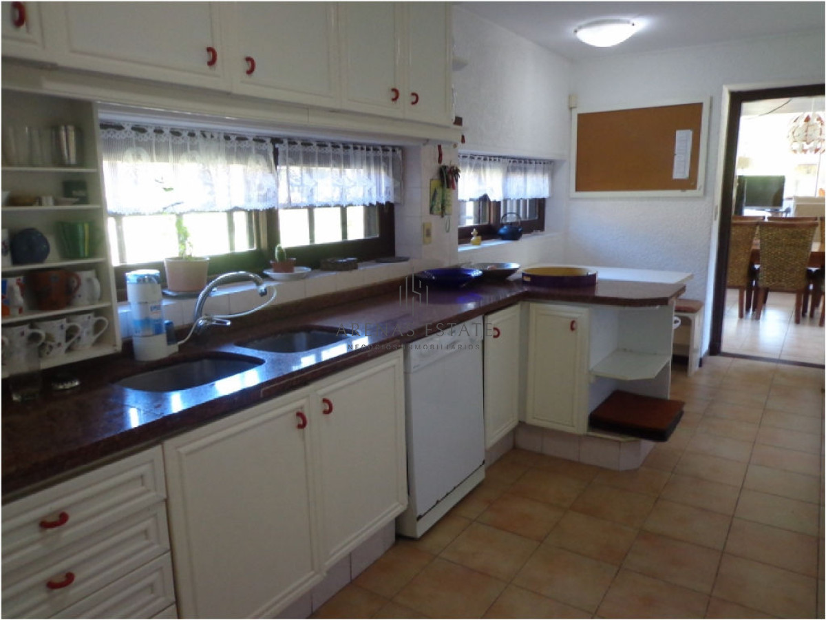 Casa ID.2874 - PUNTA DEL ESTE, zona LUGANO