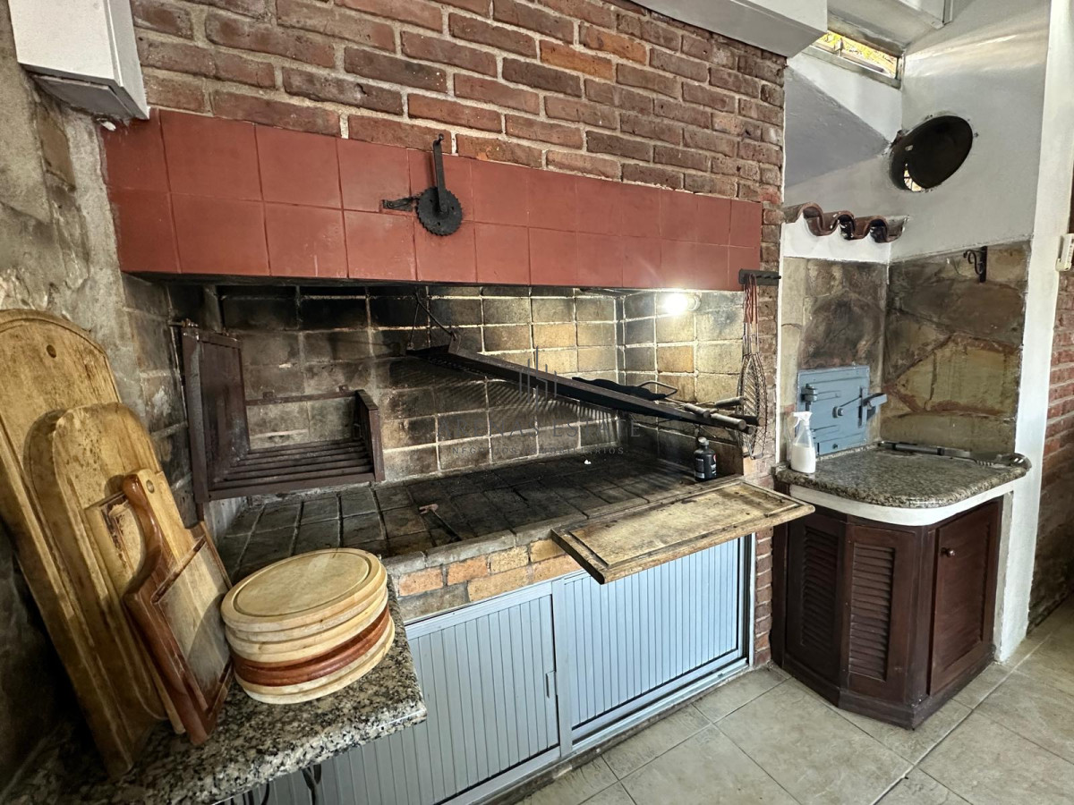 Casa ID.3652 - PUNTA DEL ESTE, zona MANSA a pasos del mar -alquiler anual de 3 dormitorios