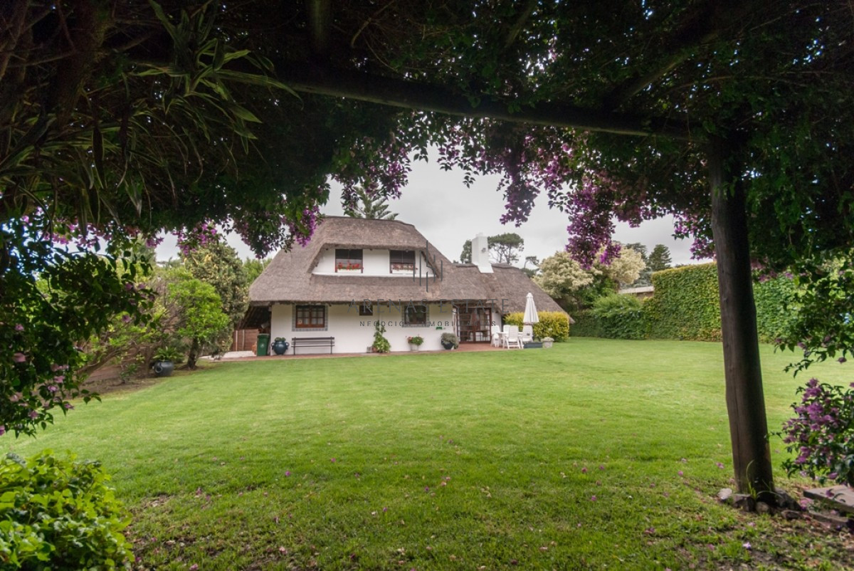 Casa ID.2441 - Casa en Venta en Pinares , Punta del Este 