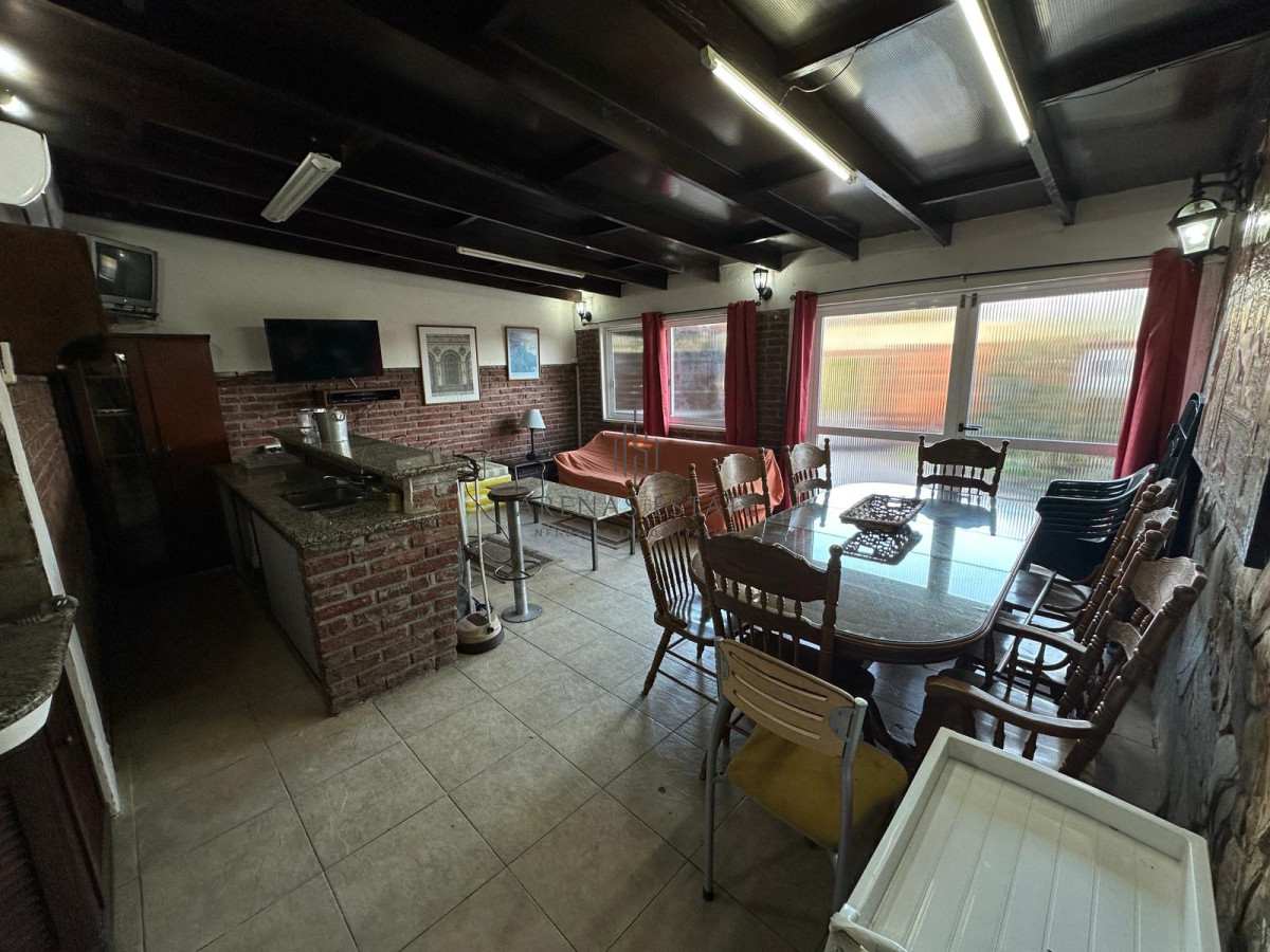 Casa ID.3652 - PUNTA DEL ESTE, zona MANSA a pasos del mar -alquiler anual de 3 dormitorios