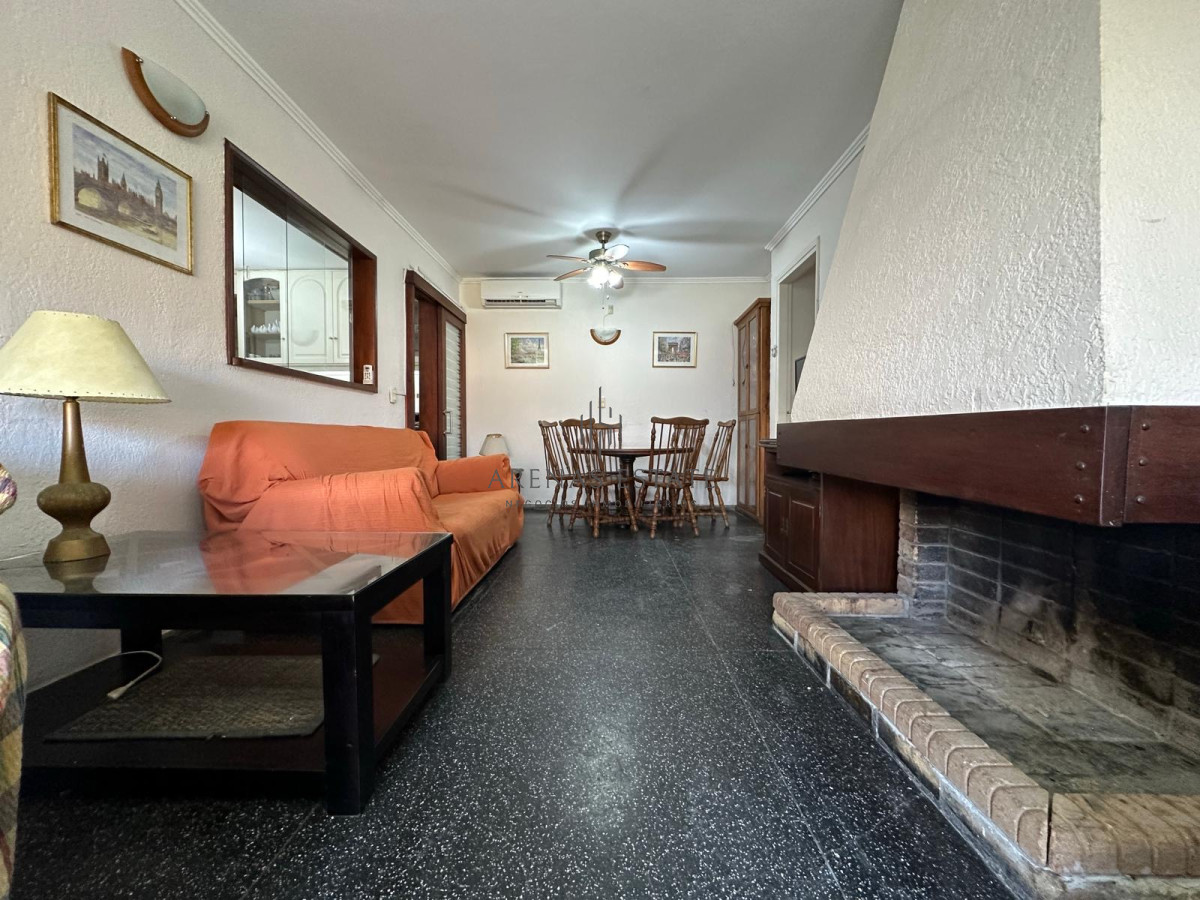 Casa ID.3652 - PUNTA DEL ESTE, zona MANSA a pasos del mar -alquiler anual de 3 dormitorios