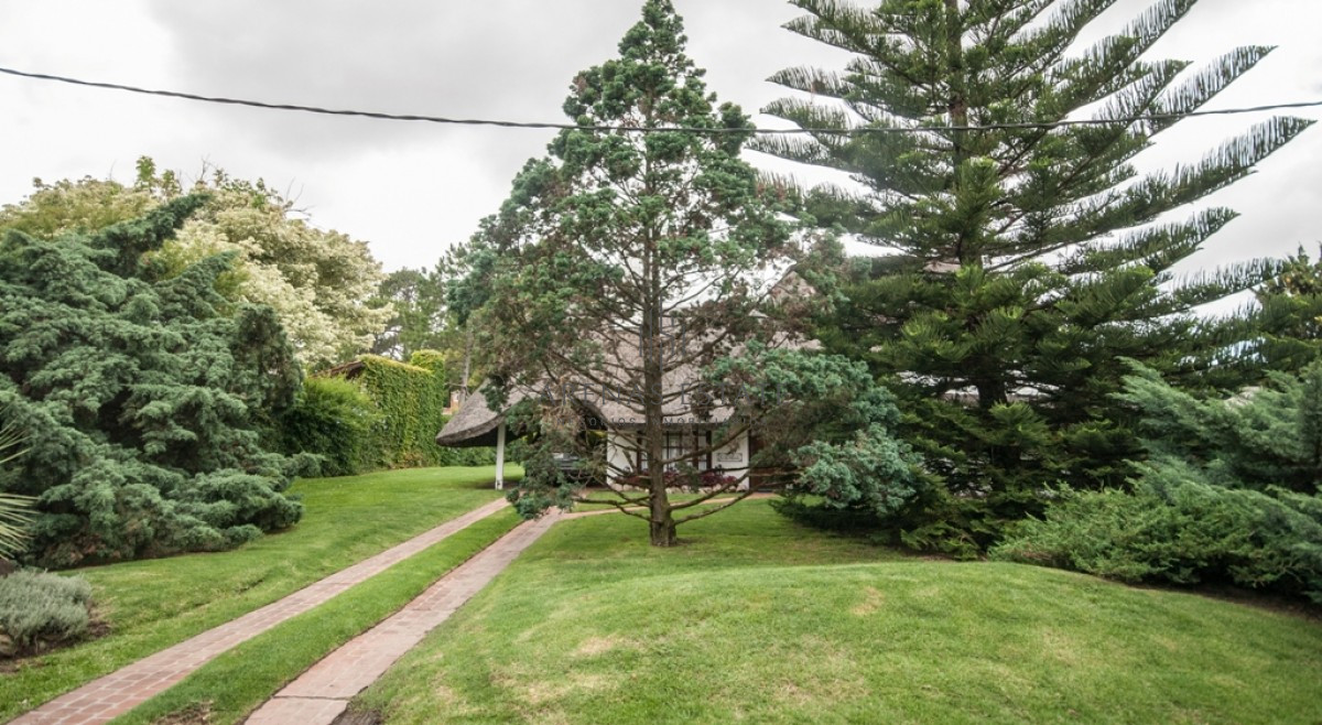 Casa ID.2441 - Casa en Venta en Pinares , Punta del Este 