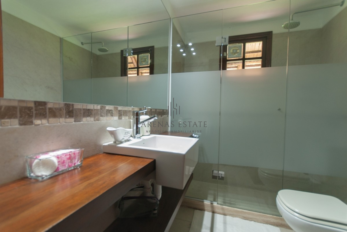 Casa ID.2441 - Casa en Venta en Pinares , Punta del Este 