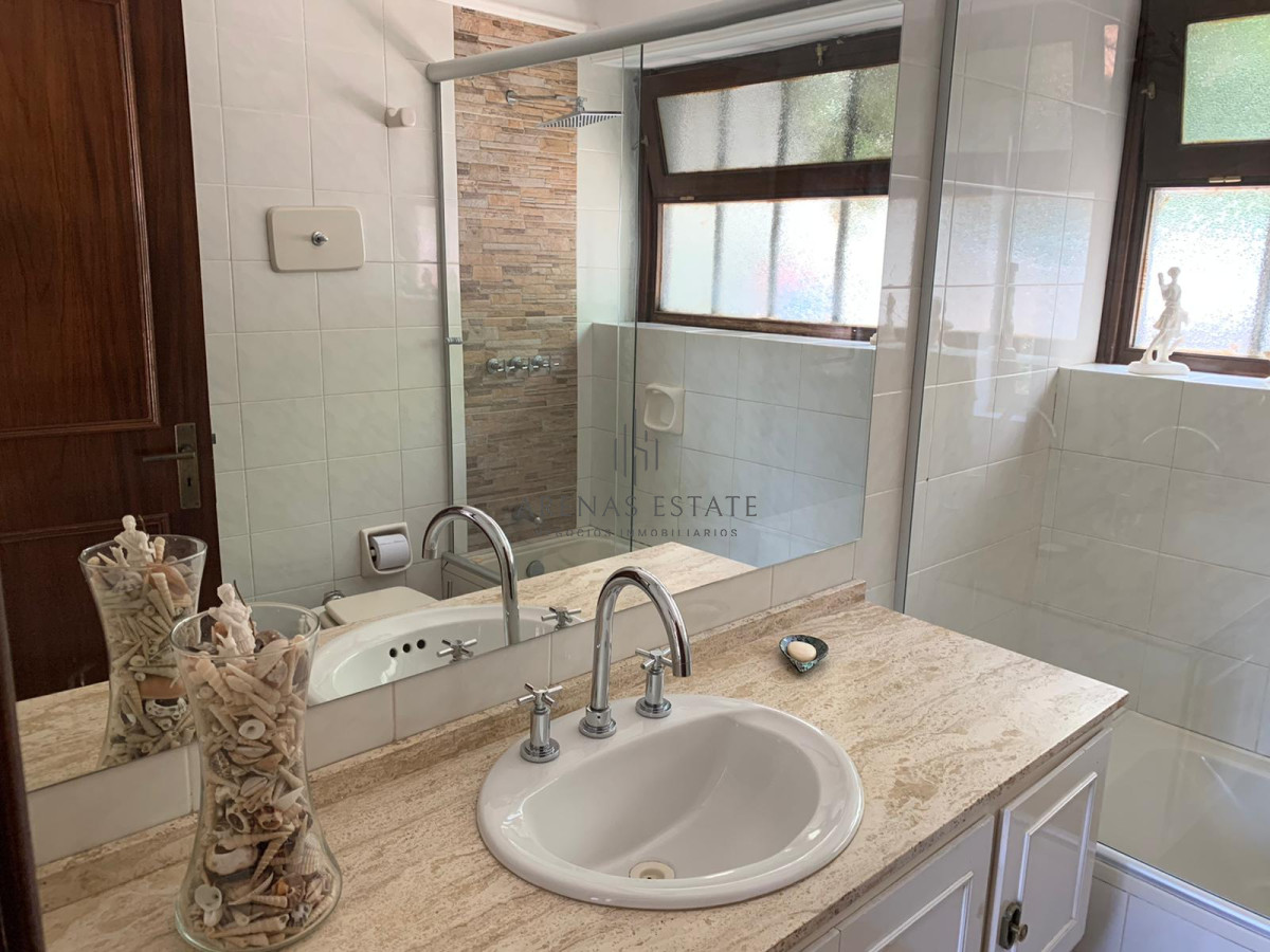 Casa ID.2874 - PUNTA DEL ESTE, zona LUGANO