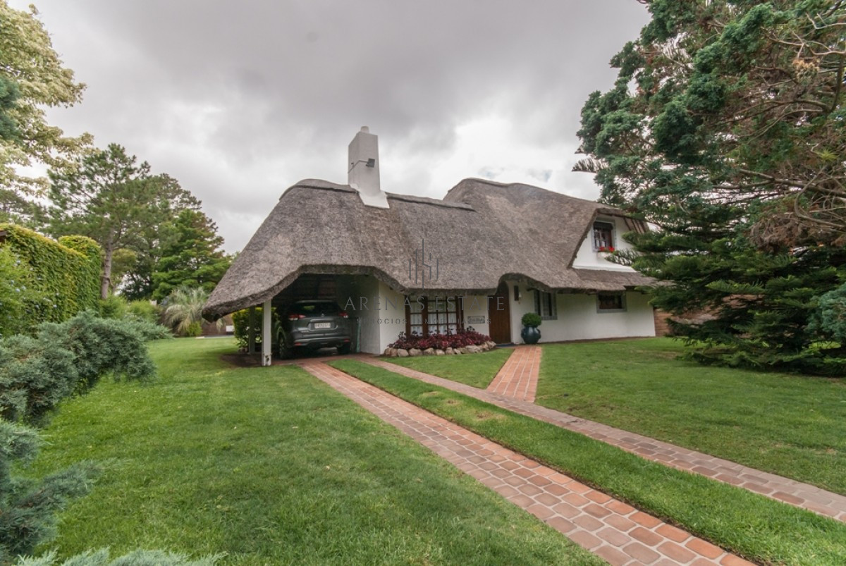 Casa ID.2441 - Casa en Venta en Pinares , Punta del Este 