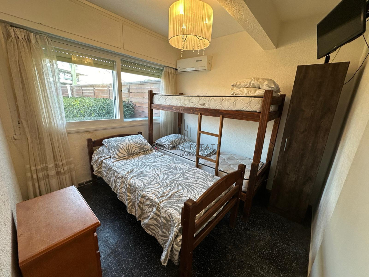 Casa ID.3652 - PUNTA DEL ESTE, zona MANSA a pasos del mar -alquiler anual de 3 dormitorios