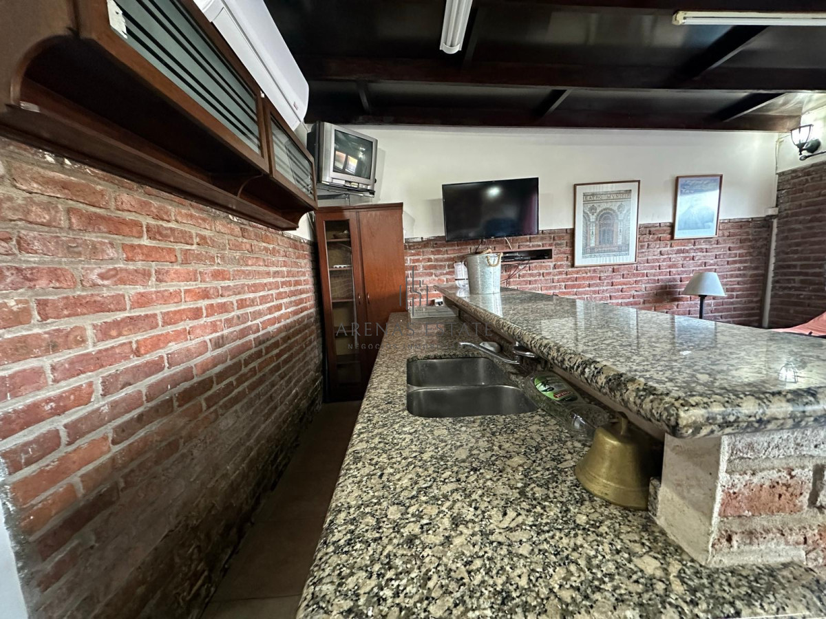 Casa ID.3652 - PUNTA DEL ESTE, zona MANSA a pasos del mar -alquiler anual de 3 dormitorios