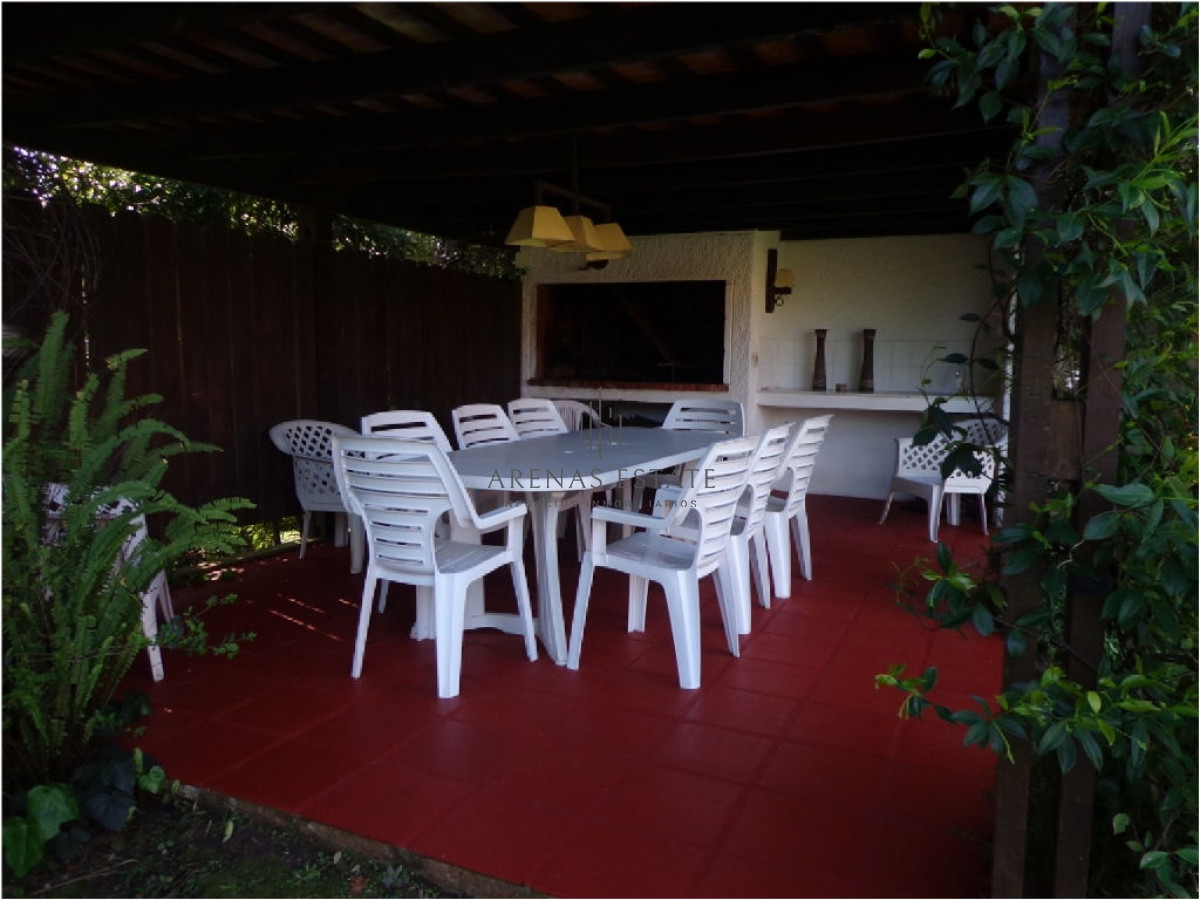 Casa ID.2874 - PUNTA DEL ESTE, zona LUGANO