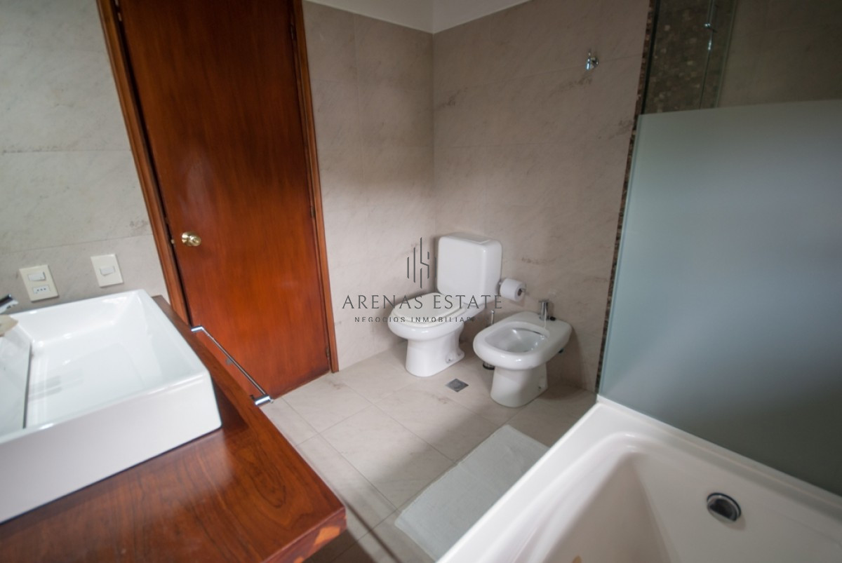 Casa ID.2441 - Casa en Venta en Pinares , Punta del Este 