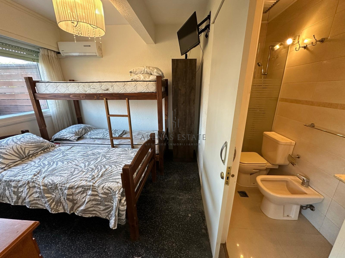Casa ID.3652 - PUNTA DEL ESTE, zona MANSA a pasos del mar -alquiler anual de 3 dormitorios