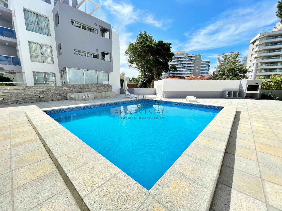 Apartamento ID.3696 - Apartamento en venta de 2 dormitorios, terraza con vista al mar- Brava, Punta del Este