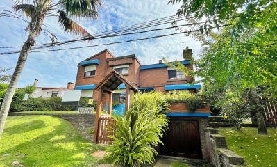 Venta casa 5 dormitorios en Playa Mansa , Pinares