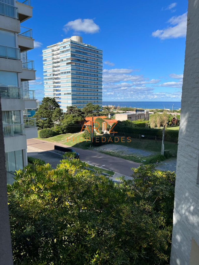 Apartamento ID.2331 - Apartamento en venta de 2 dormitorios, terraza con vista al mar- Brava, Punta del Este