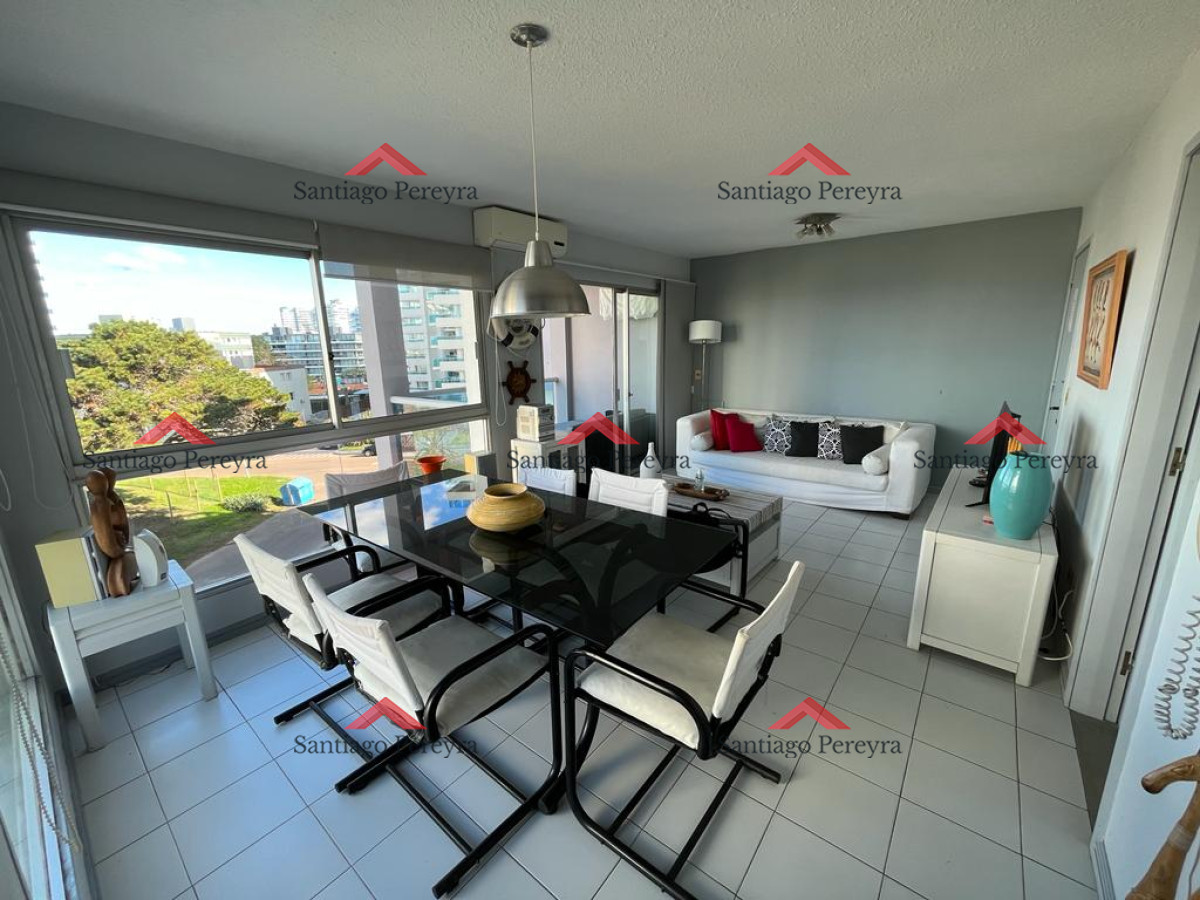 Apartamento ID.16368 - Apartamento en venta de 2 dormitorios, terraza con vista al mar- Brava, Punta del Este