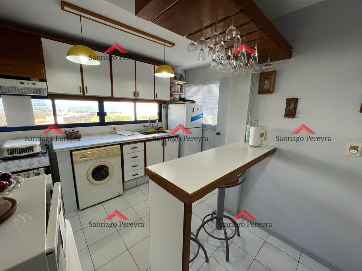 Apartamento ID.16368 - Apartamento en venta de 2 dormitorios, terraza con vista al mar- Brava, Punta del Este