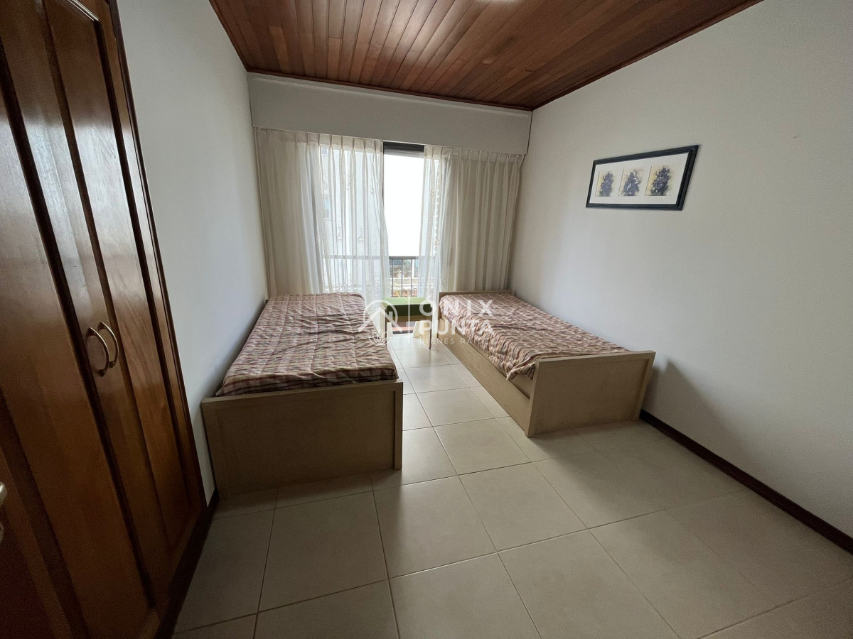 Casa ID.242 - Casa en alquiler anual de 4 dormitorios en PUNTA DEL ESTE zona BRAVA