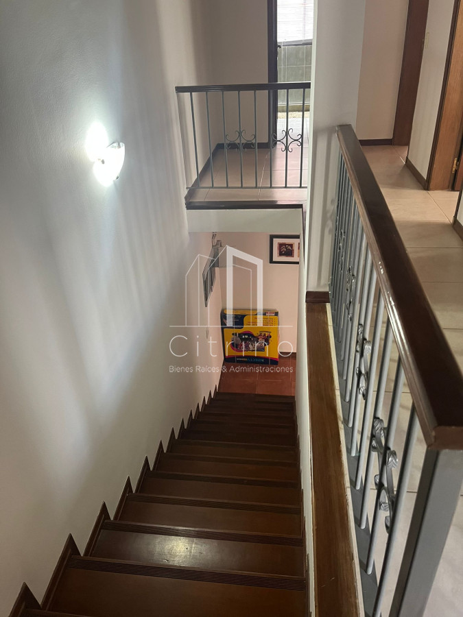 Casa ID.1689 - Casa en alquiler anual de 4 dormitorios en PUNTA DEL ESTE zona BRAVA