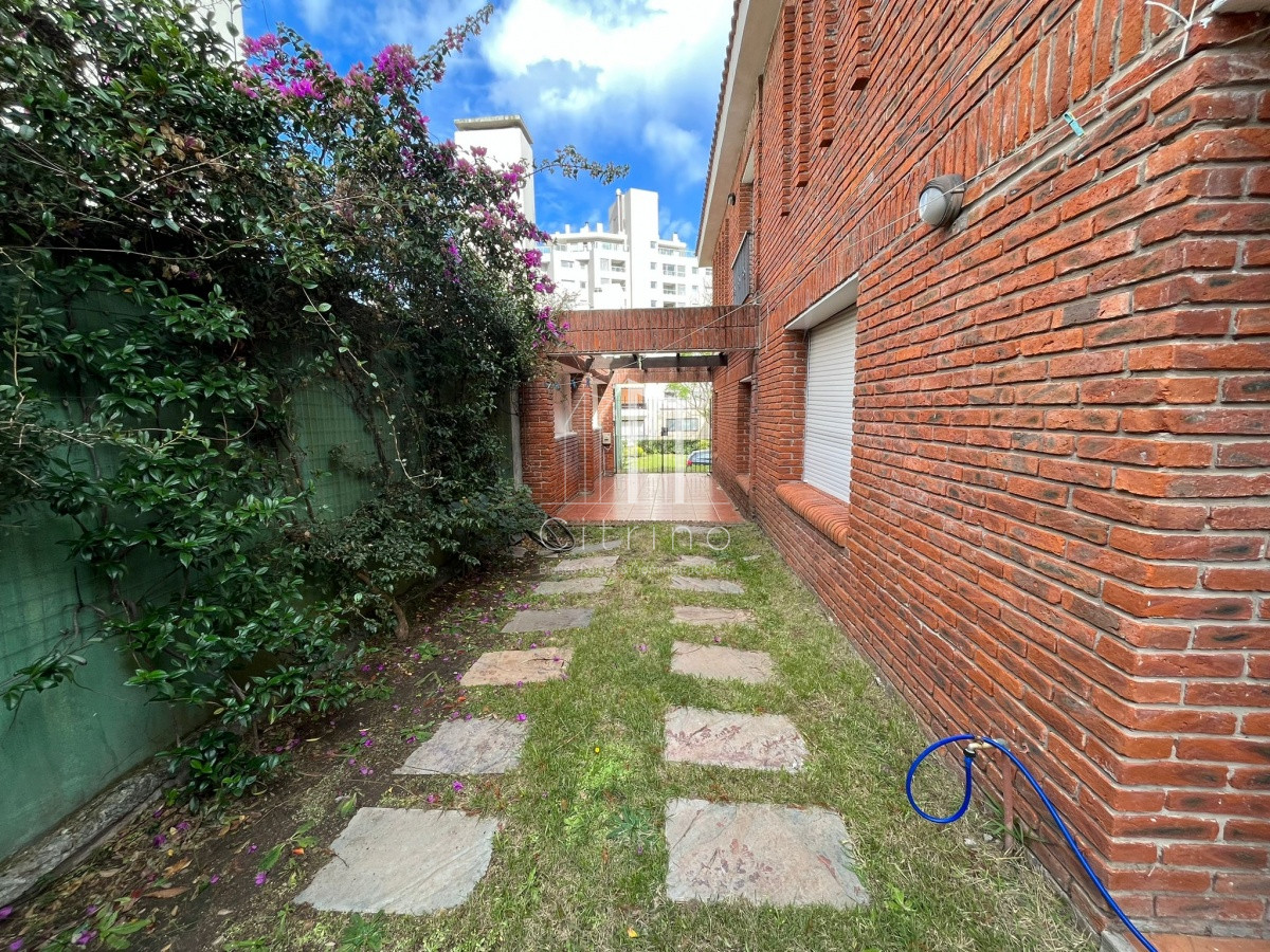 Casa ID.1689 - Casa en alquiler anual de 4 dormitorios en PUNTA DEL ESTE zona BRAVA