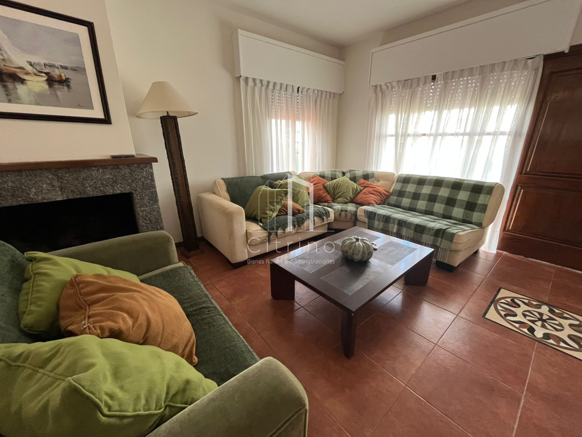 Casa ID.1689 - Casa en alquiler anual de 4 dormitorios en PUNTA DEL ESTE zona BRAVA