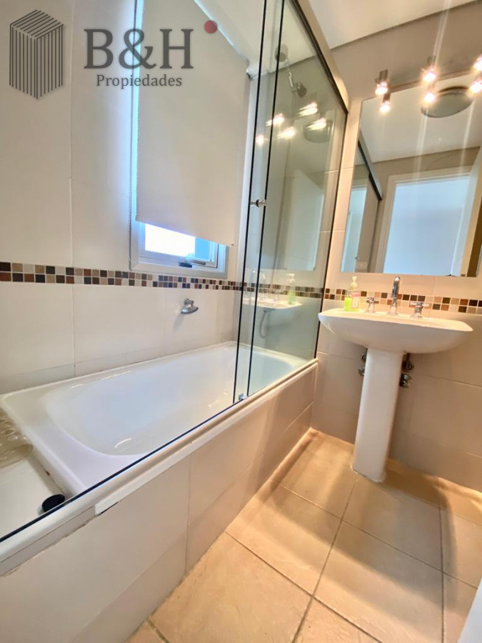 Apartamento ID.4549 - Apartamento en venta de 2 dorm y dependencia en Brava Punta del Este 