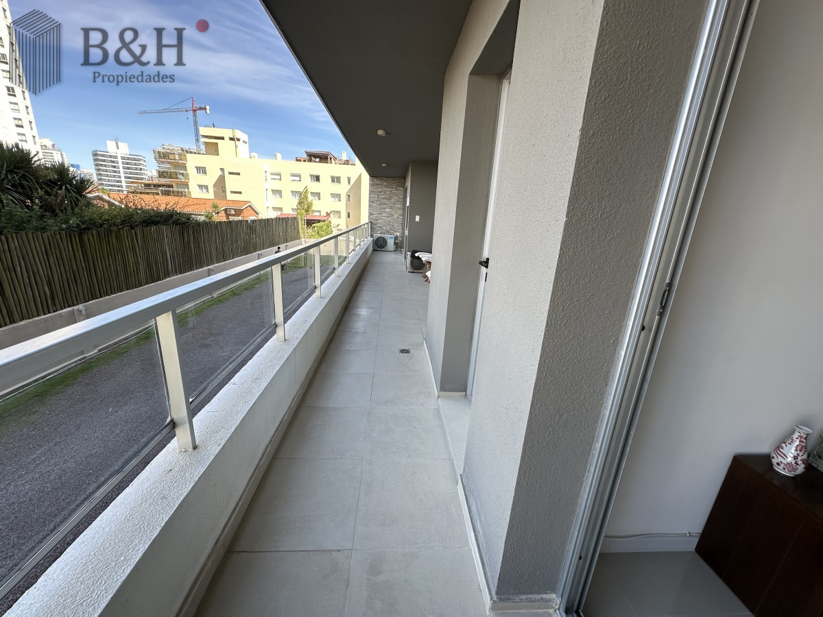 Apartamento ID.2284 - Apartamento en venta de 3 dormitorios en Edificio con servicios, brava Punta del Este 