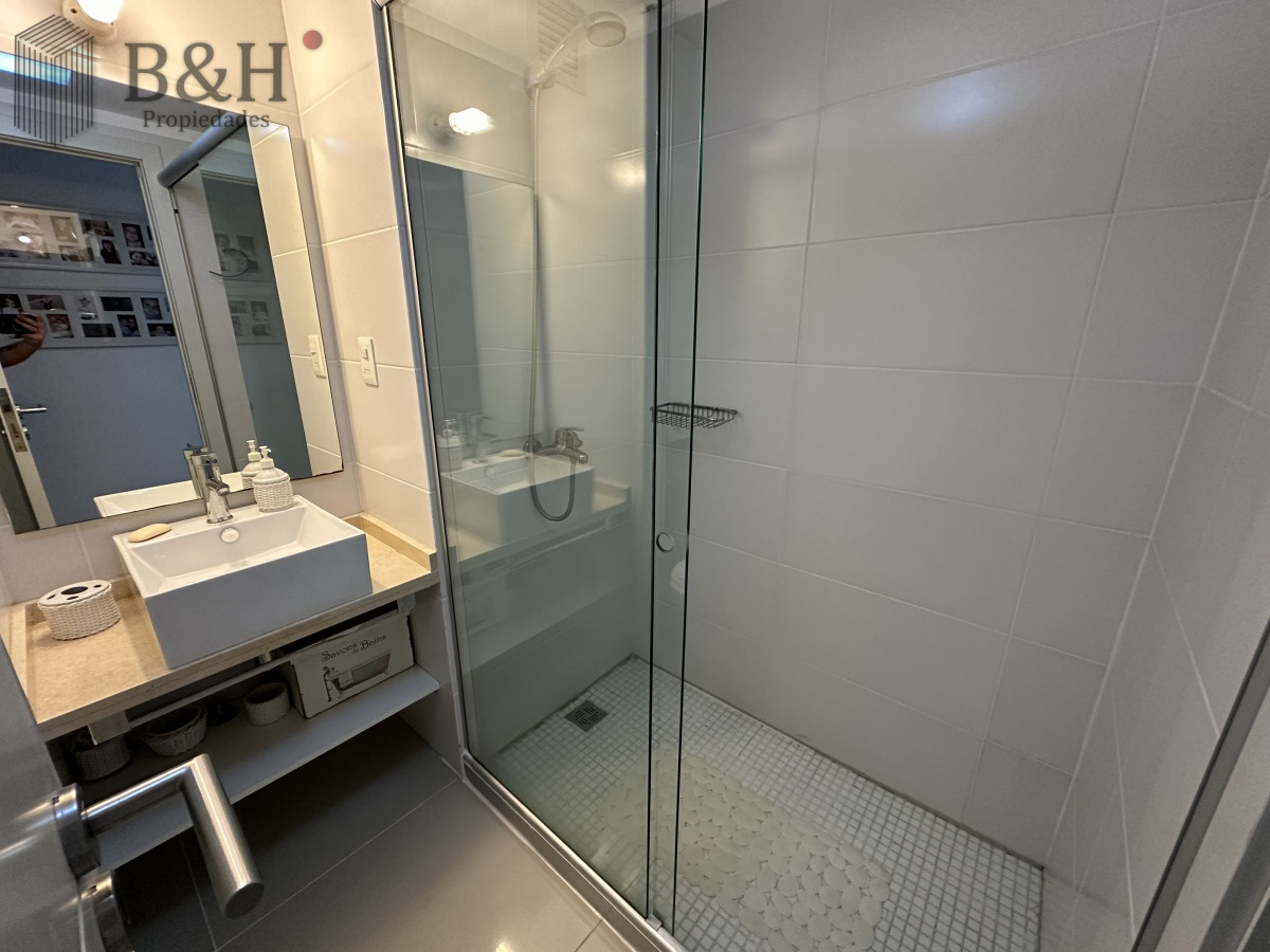 Apartamento ID.2284 - Apartamento en venta de 3 dormitorios en Edificio con servicios, brava Punta del Este 