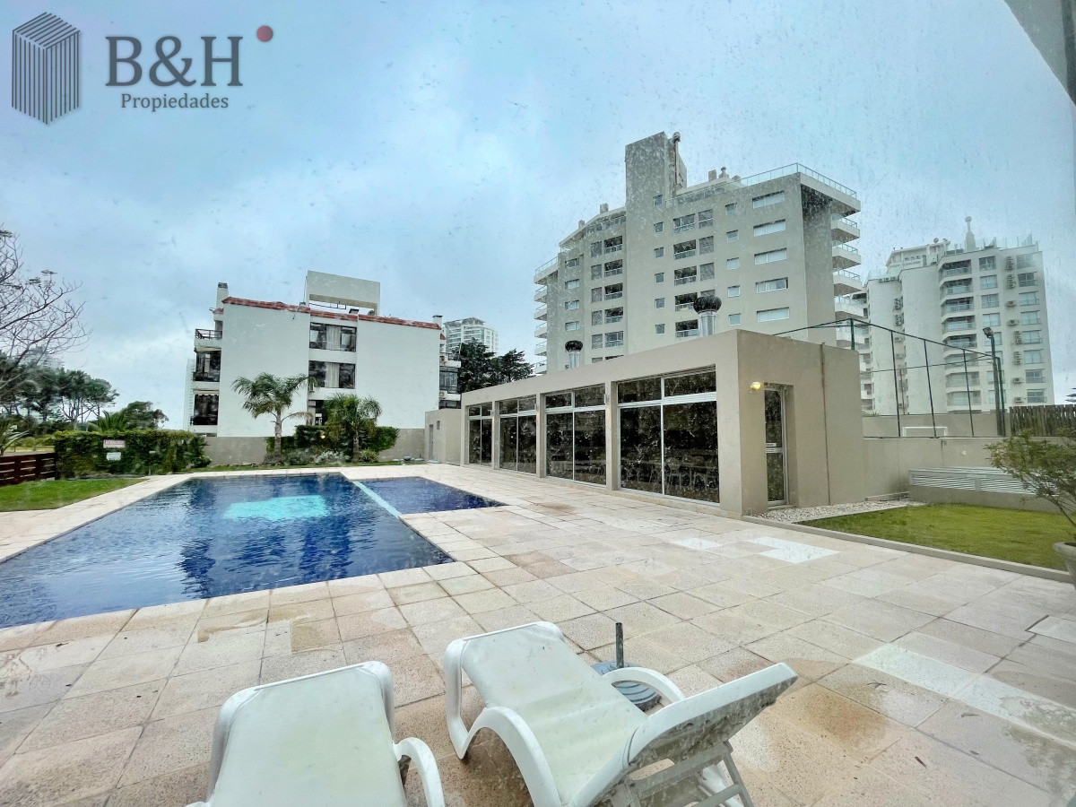 Apartamento ID.2284 - Apartamento en venta de 3 dormitorios en Edificio con servicios, brava Punta del Este 
