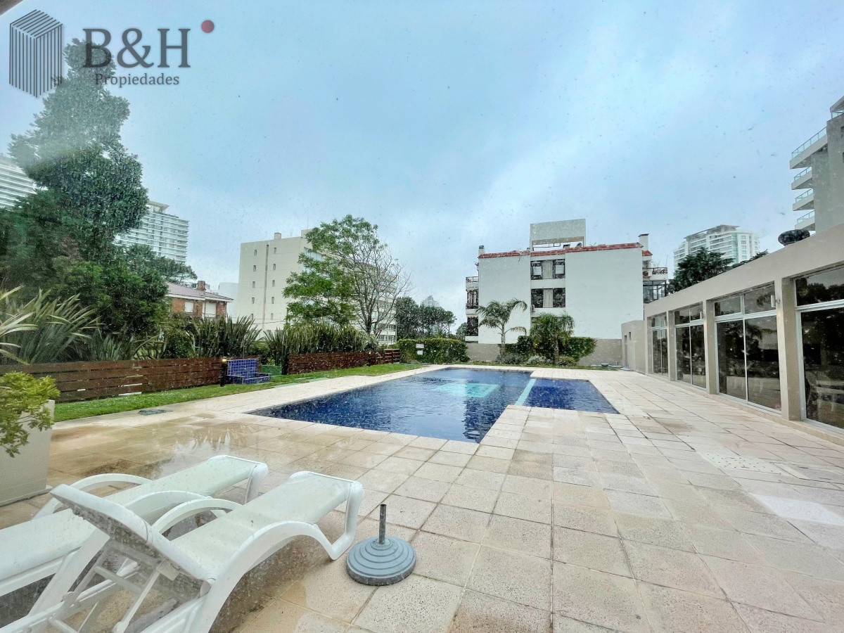 Apartamento ID.2284 - Apartamento en venta de 3 dormitorios en Edificio con servicios, brava Punta del Este 