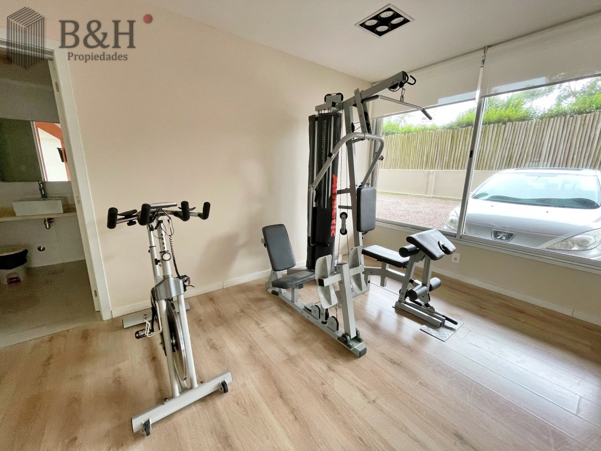 Apartamento ID.2284 - Apartamento en venta de 3 dormitorios en Edificio con servicios, brava Punta del Este 