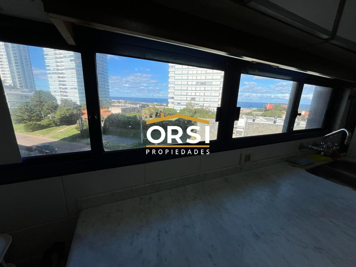 Apartamento ID.205 - Apartamento en venta de 2 dormitorios, terraza con vista al mar- Brava, Punta del Este