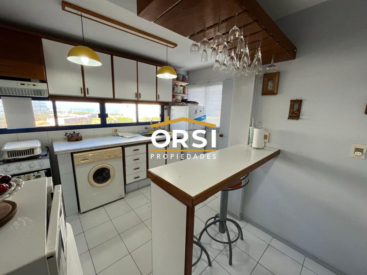 Apartamento ID.205 - Apartamento en venta de 2 dormitorios, terraza con vista al mar- Brava, Punta del Este