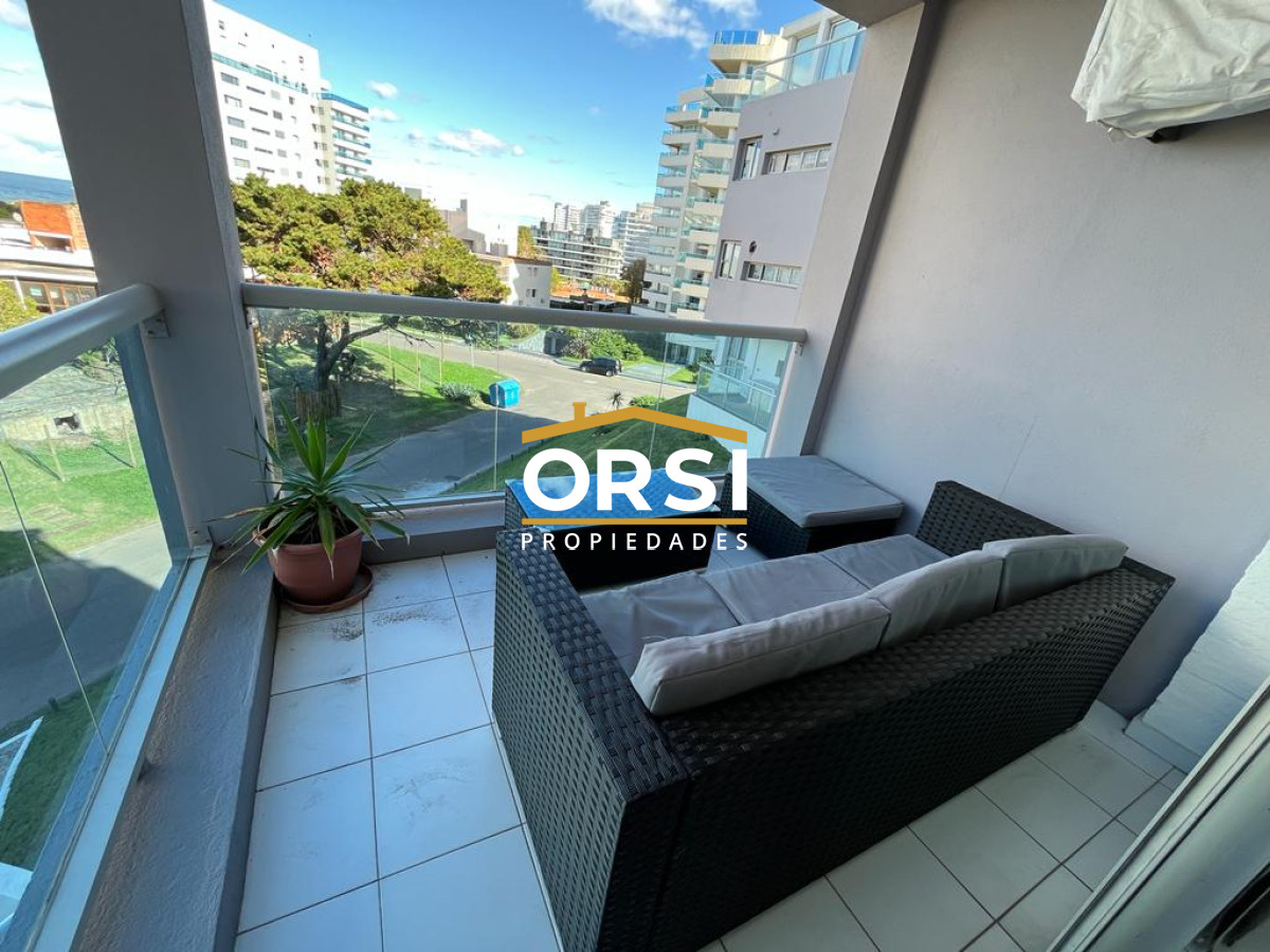 Apartamento ID.205 - Apartamento en venta de 2 dormitorios, terraza con vista al mar- Brava, Punta del Este