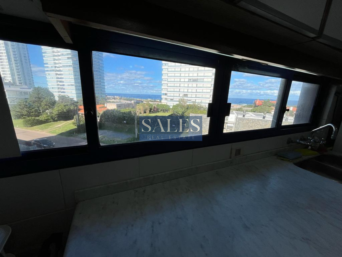 Apartamento ID.1317 - Apartamento en venta de 2 dormitorios, terraza con vista al mar- Brava, Punta del Este