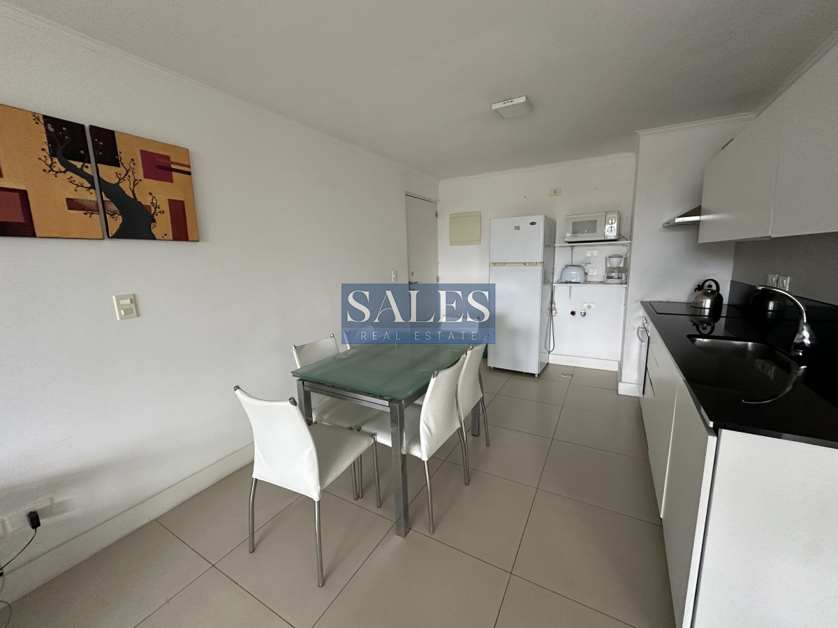 Apartamento ID.602 - A la venta Apartamento, 2 dormitorios en Punta del Este, Edificio con servicios