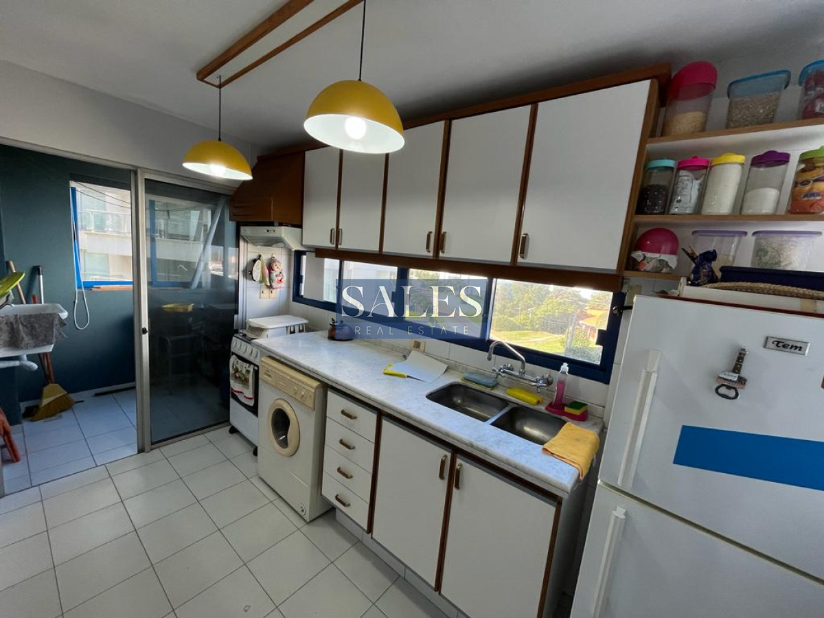 Apartamento ID.1317 - Apartamento en venta de 2 dormitorios, terraza con vista al mar- Brava, Punta del Este