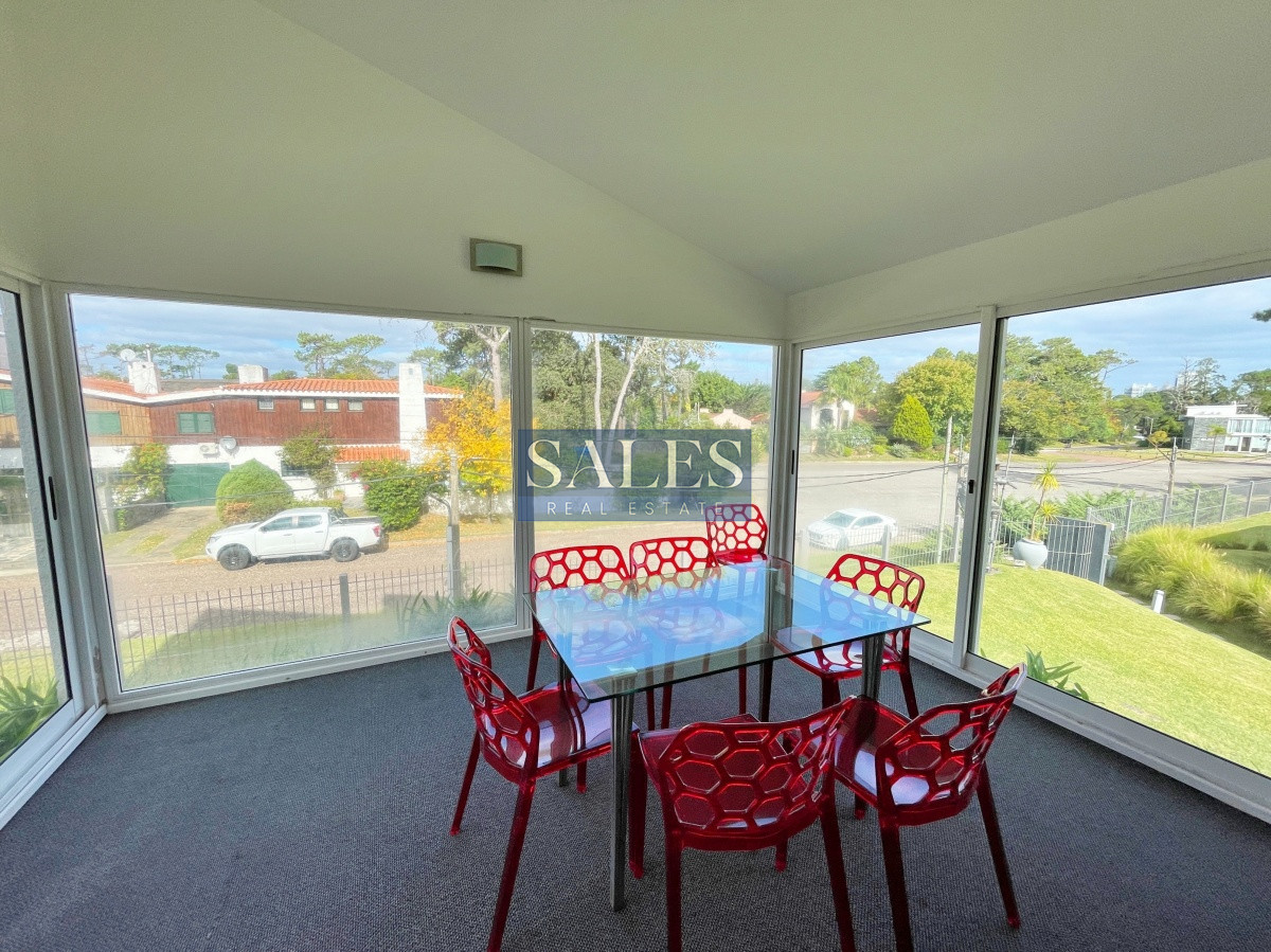 Apartamento ID.602 - A la venta Apartamento, 2 dormitorios en Punta del Este, Edificio con servicios