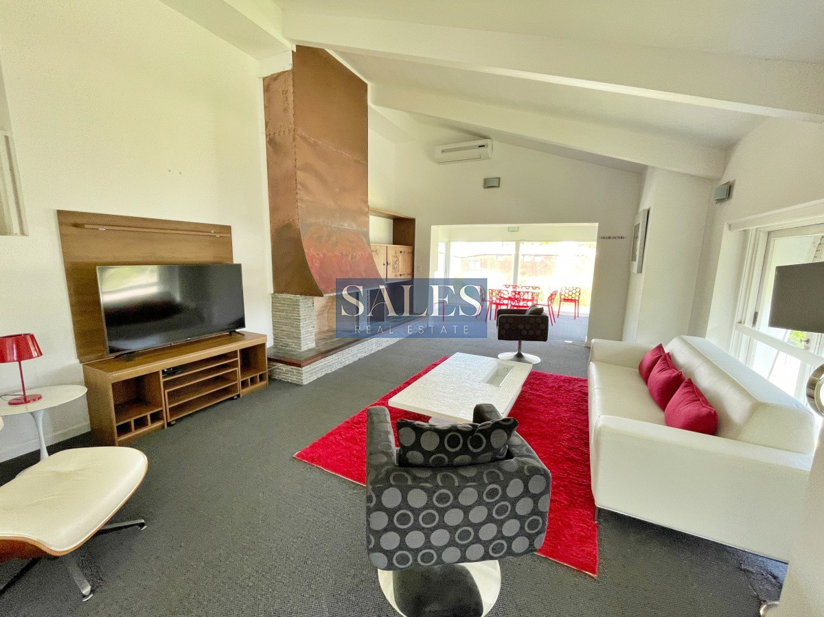 Apartamento ID.602 - A la venta Apartamento, 2 dormitorios en Punta del Este, Edificio con servicios