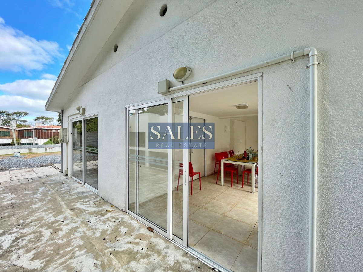 Apartamento ID.602 - A la venta Apartamento, 2 dormitorios en Punta del Este, Edificio con servicios