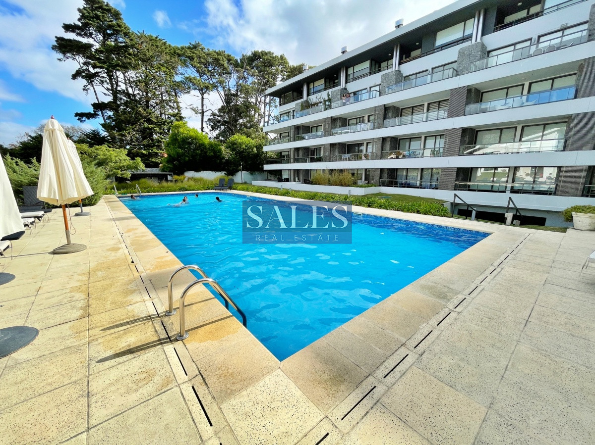 Apartamento ID.602 - A la venta Apartamento, 2 dormitorios en Punta del Este, Edificio con servicios