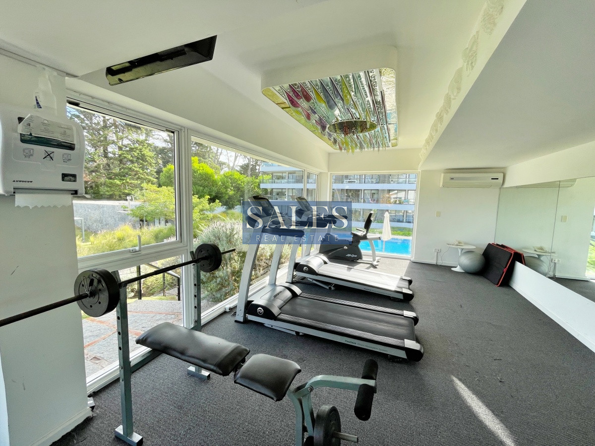 Apartamento ID.602 - A la venta Apartamento, 2 dormitorios en Punta del Este, Edificio con servicios