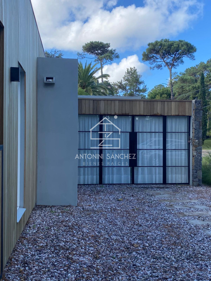 Casa ID.1201 - En venta casa de 3 dormitorios en San Rafael Punta del este 