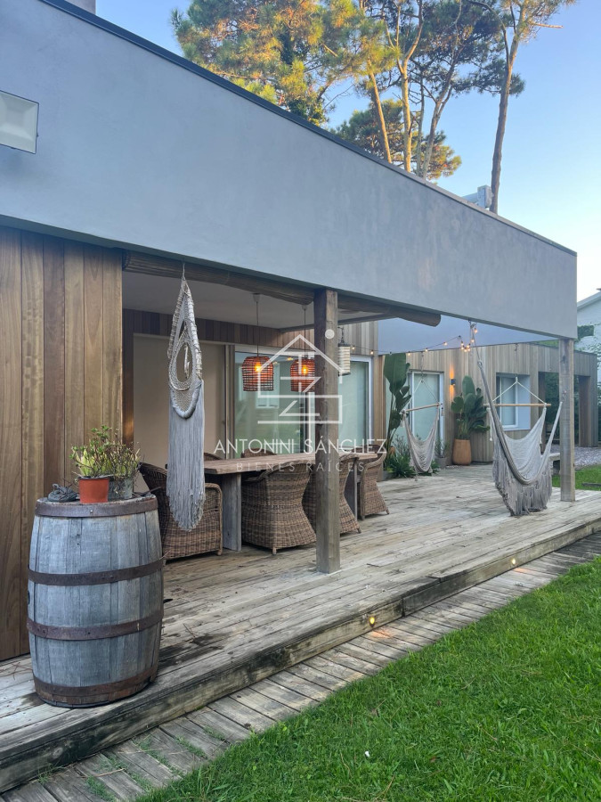 Casa ID.1201 - En venta casa de 3 dormitorios en San Rafael Punta del este 