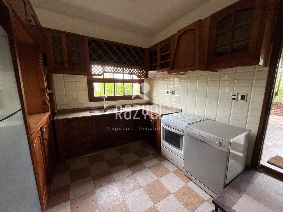 Casa ID.825 - Excelente propiedad en venta de 3 dormitorios en PUNTA DEL ESTE zona JARDINES DE CORDBA