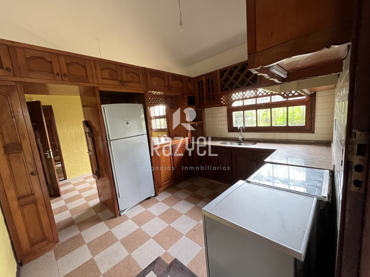 Casa ID.825 - Excelente propiedad en venta de 3 dormitorios en PUNTA DEL ESTE zona JARDINES DE CORDBA