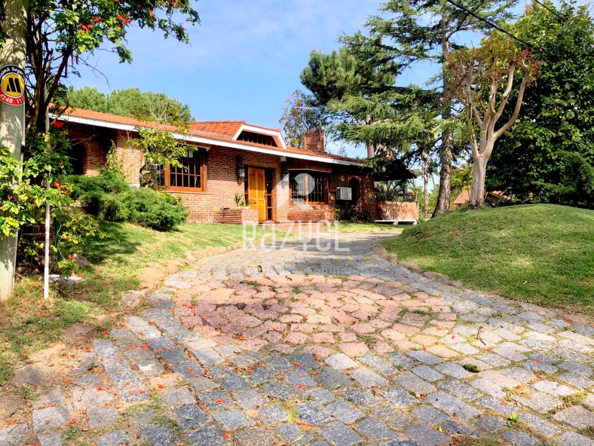 Casa ID.825 - Excelente propiedad en venta de 3 dormitorios en PUNTA DEL ESTE zona JARDINES DE CORDBA
