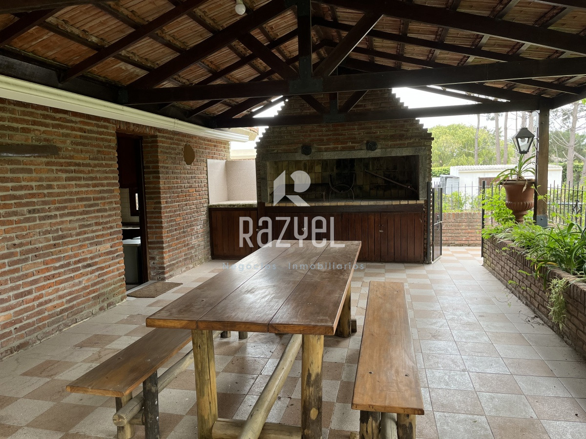 Casa ID.825 - Excelente propiedad en venta de 3 dormitorios en PUNTA DEL ESTE zona JARDINES DE CORDBA