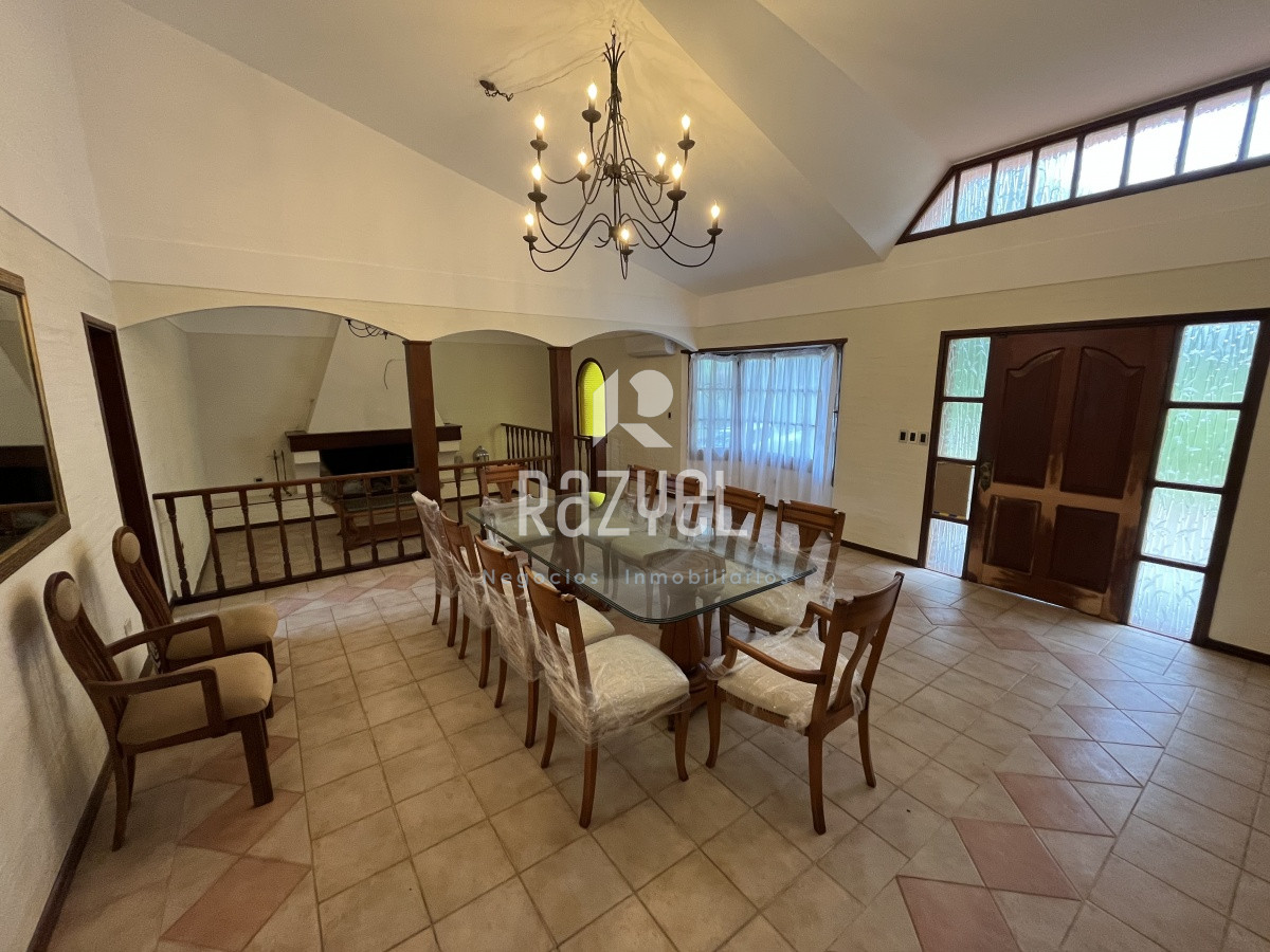 Casa ID.825 - Excelente propiedad en venta de 3 dormitorios en PUNTA DEL ESTE zona JARDINES DE CORDBA
