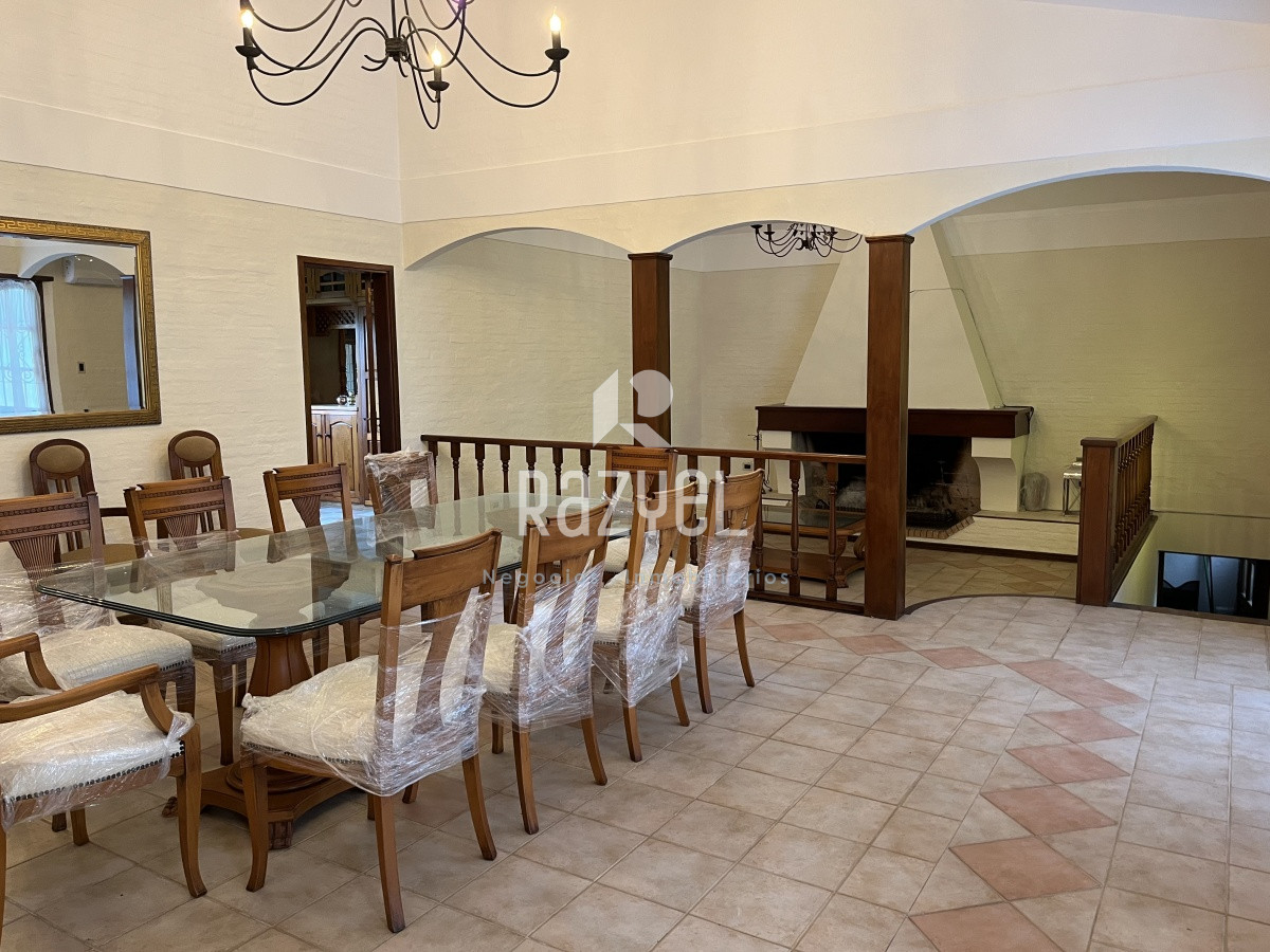 Casa ID.825 - Excelente propiedad en venta de 3 dormitorios en PUNTA DEL ESTE zona JARDINES DE CORDBA